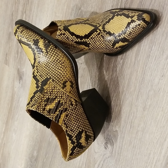 NWOB Chloé Rylee Snake Ankle Boots, 39, $895 - Picture 3 of 6